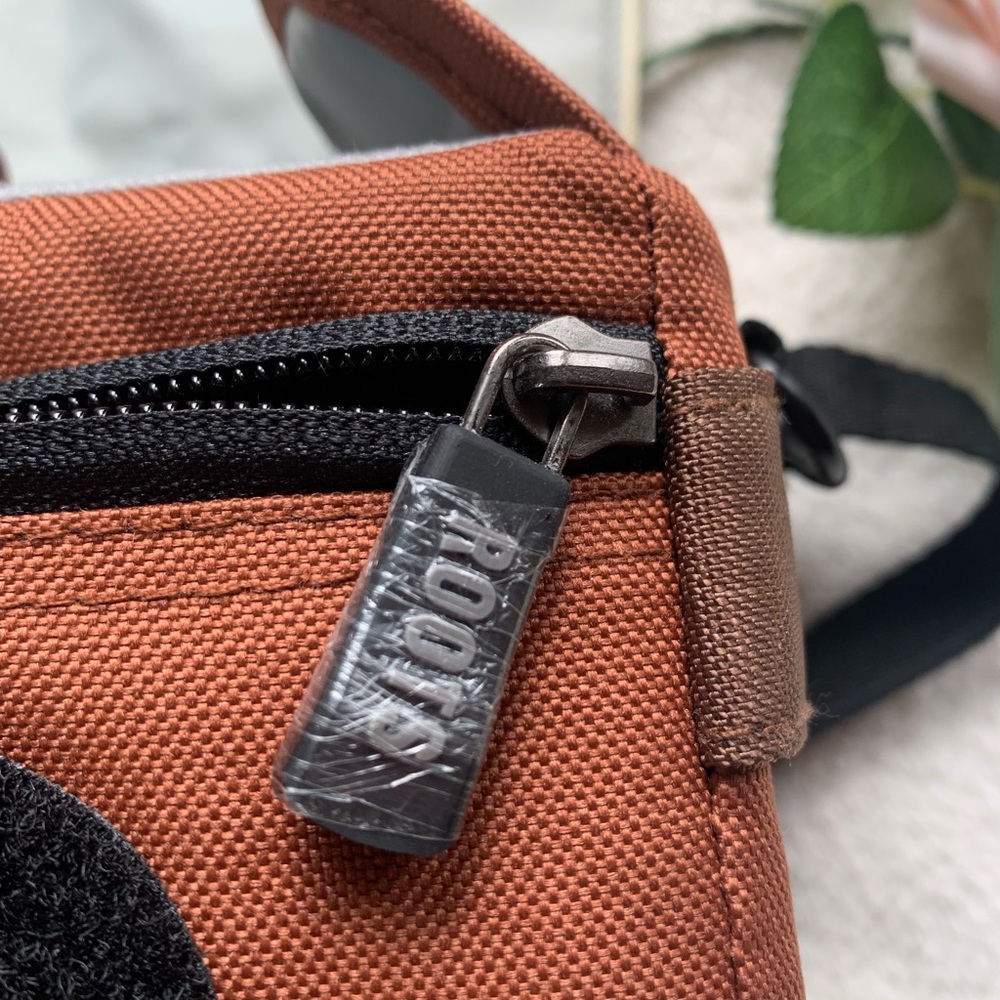 NWOT Roots mini camera bag - Picture 8 of 12